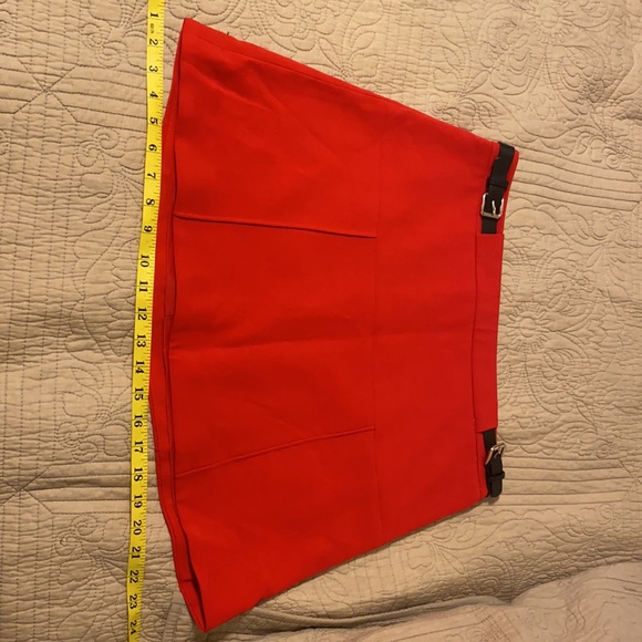 Bright Red mini skirt - size 6 by Express - Picture 2 of 4